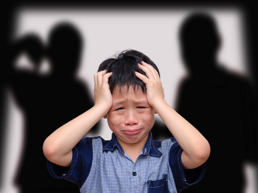 [:en]Is Your Child Addicted To Screens? Warning Signs Of Screen ...